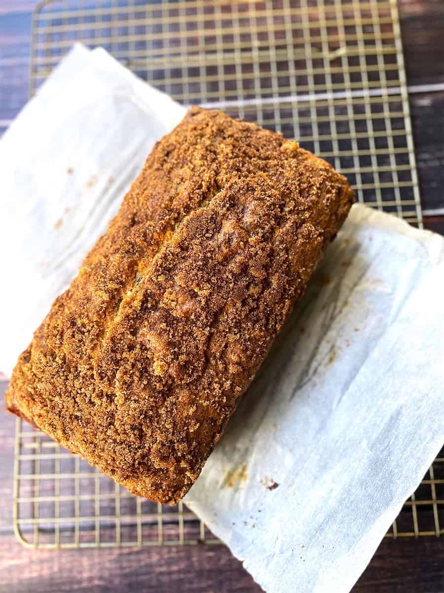 banana bread with crumb topping